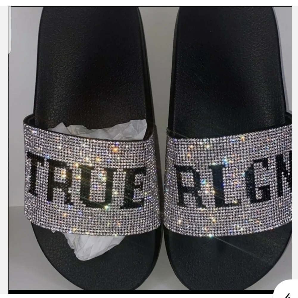 W2k Fashion ! True Religion Sides ( NWOT)